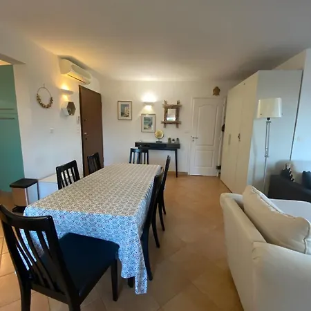 With Splendid Sea View, 2 Bedrooms, 2 Bathrooms Διαμέρισμα